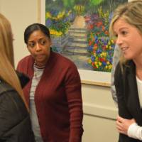 A student and an alumna talking to one another at the Academic Major Fair.